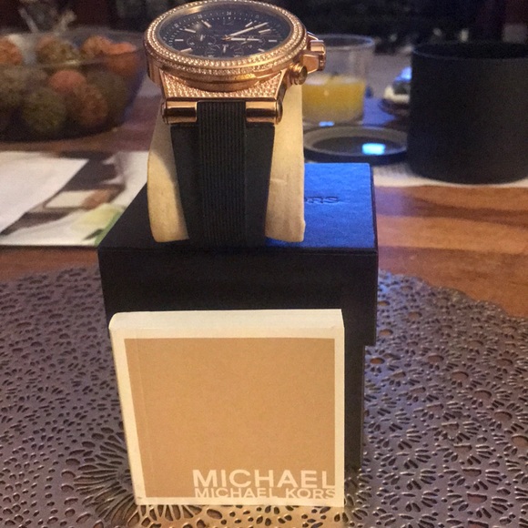 New in box Michael Kors Watch - Picture 2 of 4